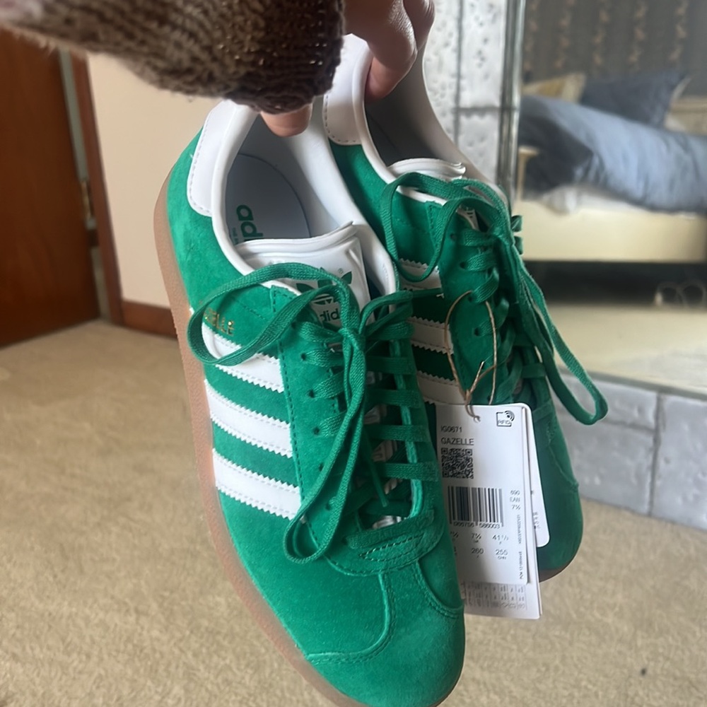 NEW Adidas Gazelle ‘court green gum’ suede sneakers SIZE 8.5-9 Women’s - Picture 2 of 3